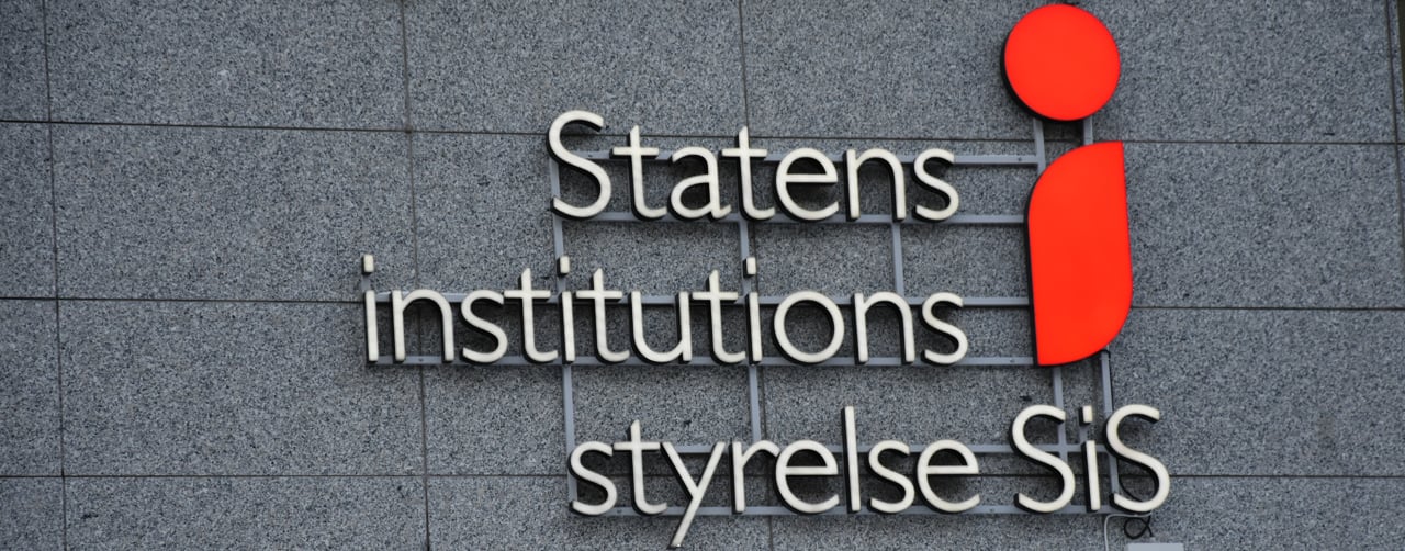 logotyp-sis-pa-huvudkontorets-fasad.jpg
